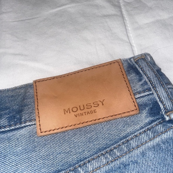 Moussy Vintage Creston Distressed Tapered Jeans 24 Light Wash Raw Hem Classic - Picture 7 of 14